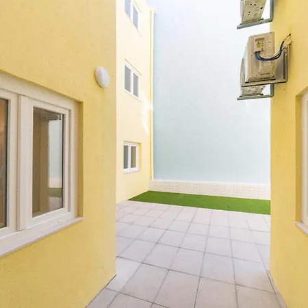 Yellow Charm - Campolide Appartement