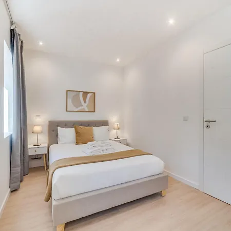 Yellow Charm - Campolide Apartment