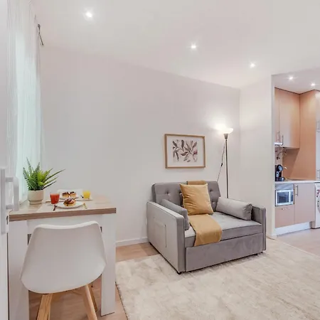 Yellow Charm - Campolide Appartement
