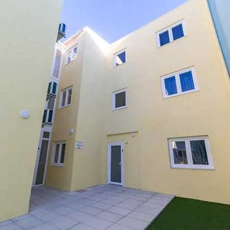 Yellow Charm - Campolide Appartement